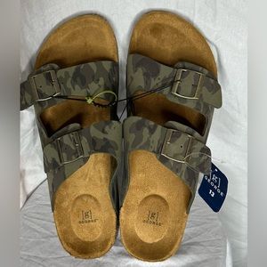 New men’s camo sandals